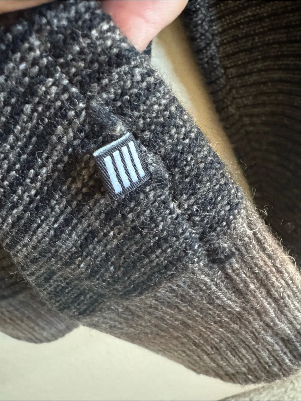 NWT Geoffrey Beene Gray Ribbed V-Neck Sweater